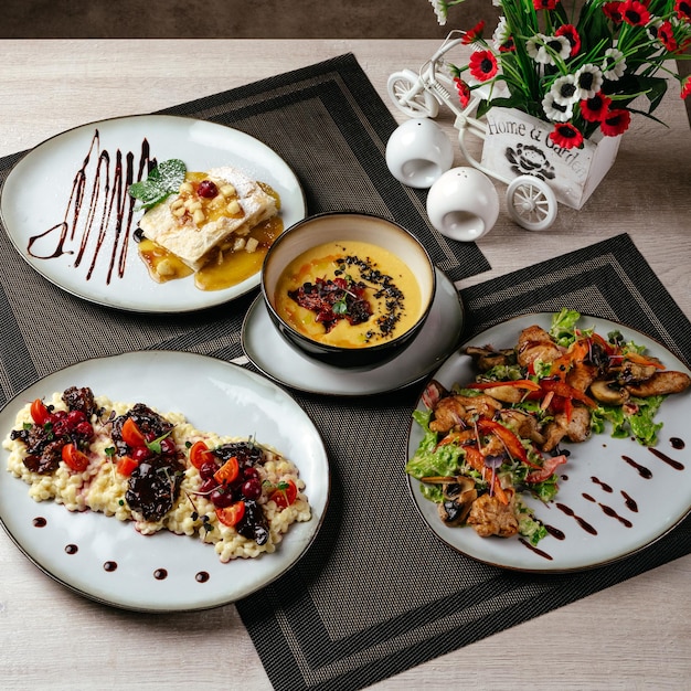 Zestaw potraw z trzech dań